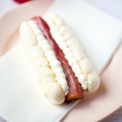 Zoete ‘Hotdog’ met rozemarijnrabarber