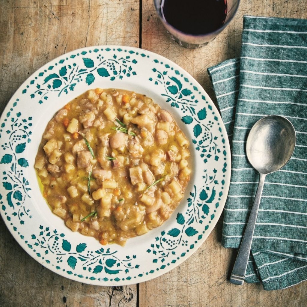 Soep van pasta, borlottibonen en rozemarijn