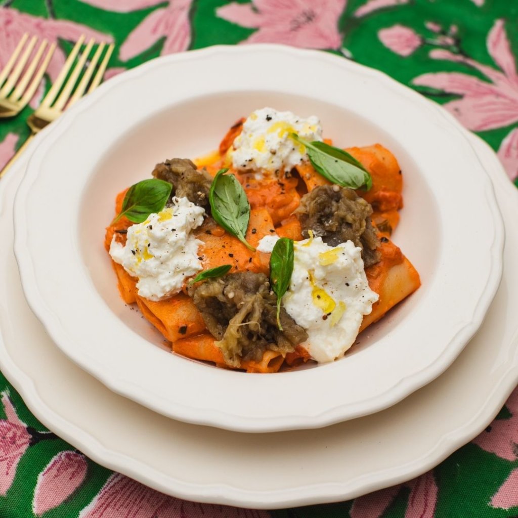 Paccheri met tomatensaus en burrata