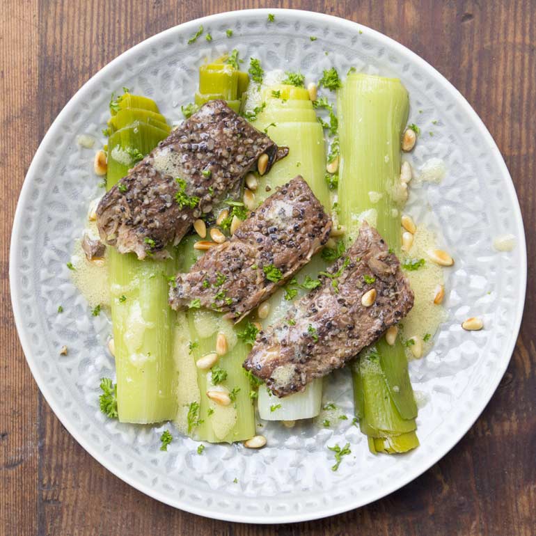 Makreelfilets met gesmoorde prei