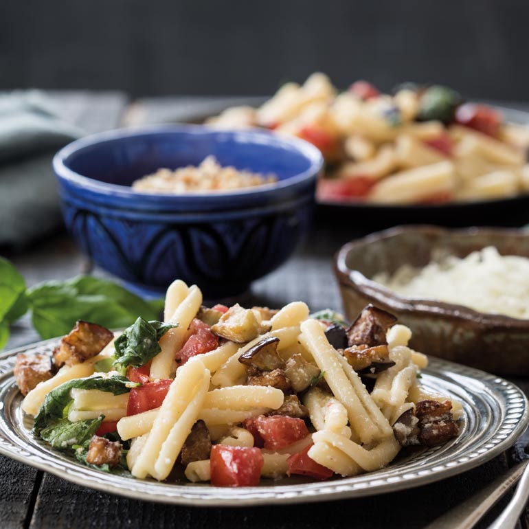 Pasta met aubergine en tomaat