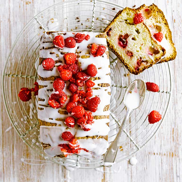 Polentacake met yoghurt & framboos