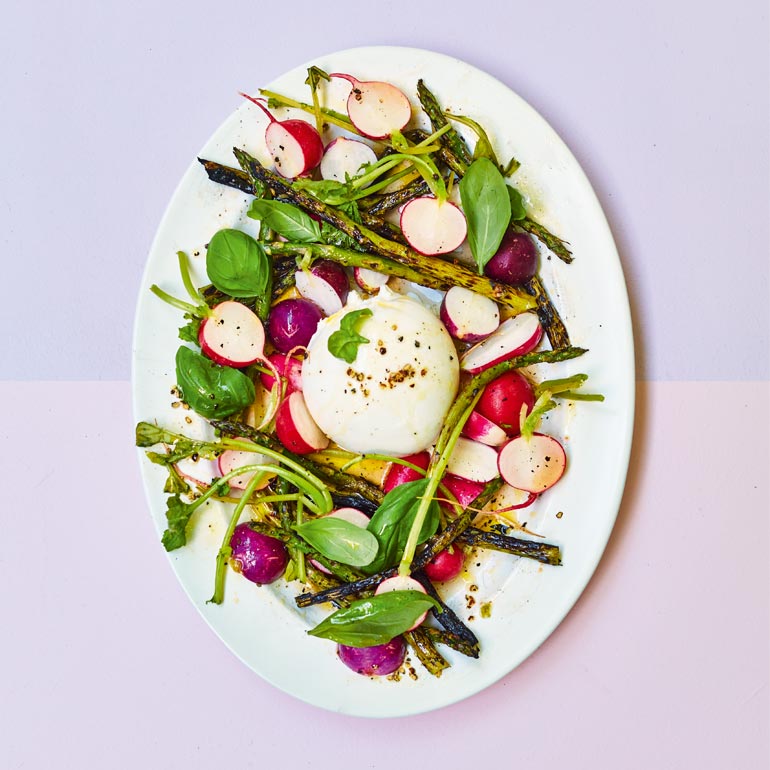 Groene asperges, radijsjes & burrata