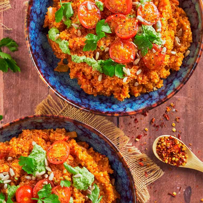Quinoaschotel met paprika