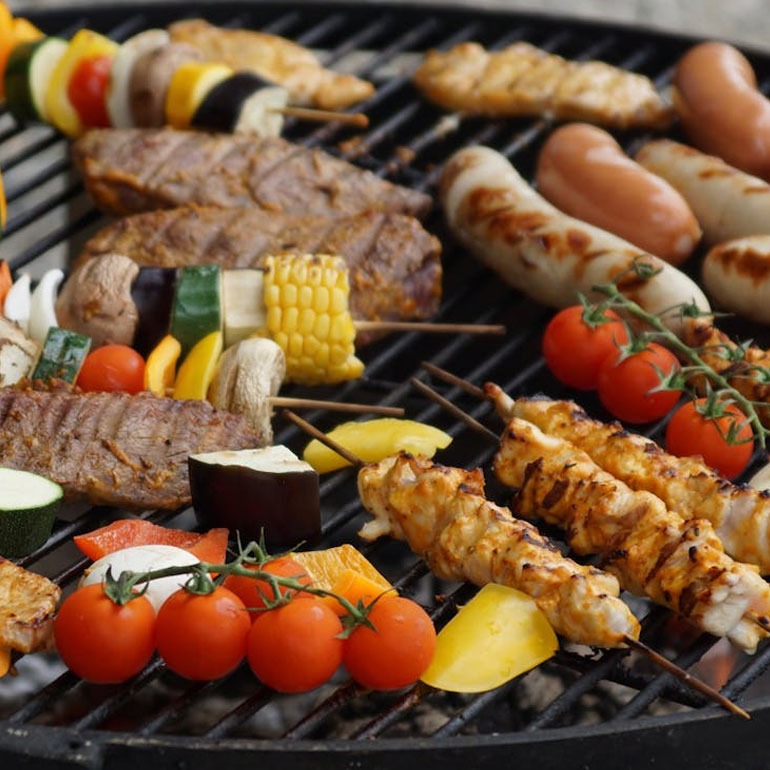 Zo bereid je voor je vrienden het lekkerste vlees op de Winter-BBQ