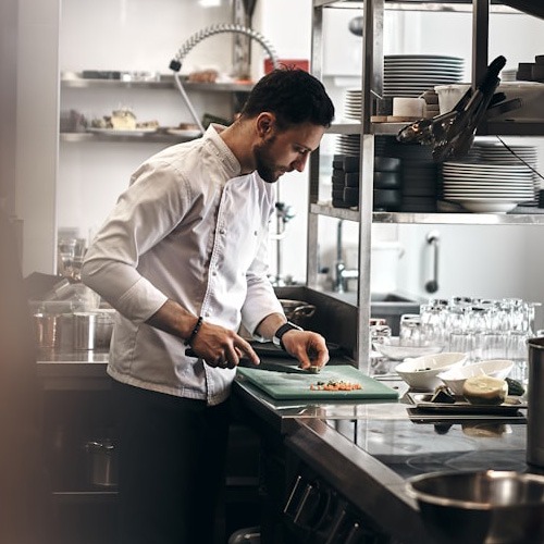 Achter de schermen: hoe chefs hun keuken professioneel inrichten