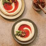 Hummus met crispy harissa